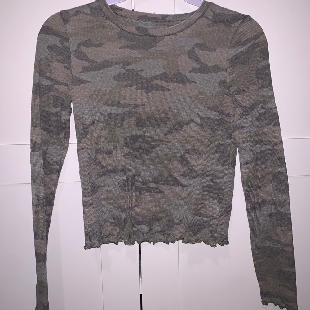 american eagle ruffled long sleeve tee